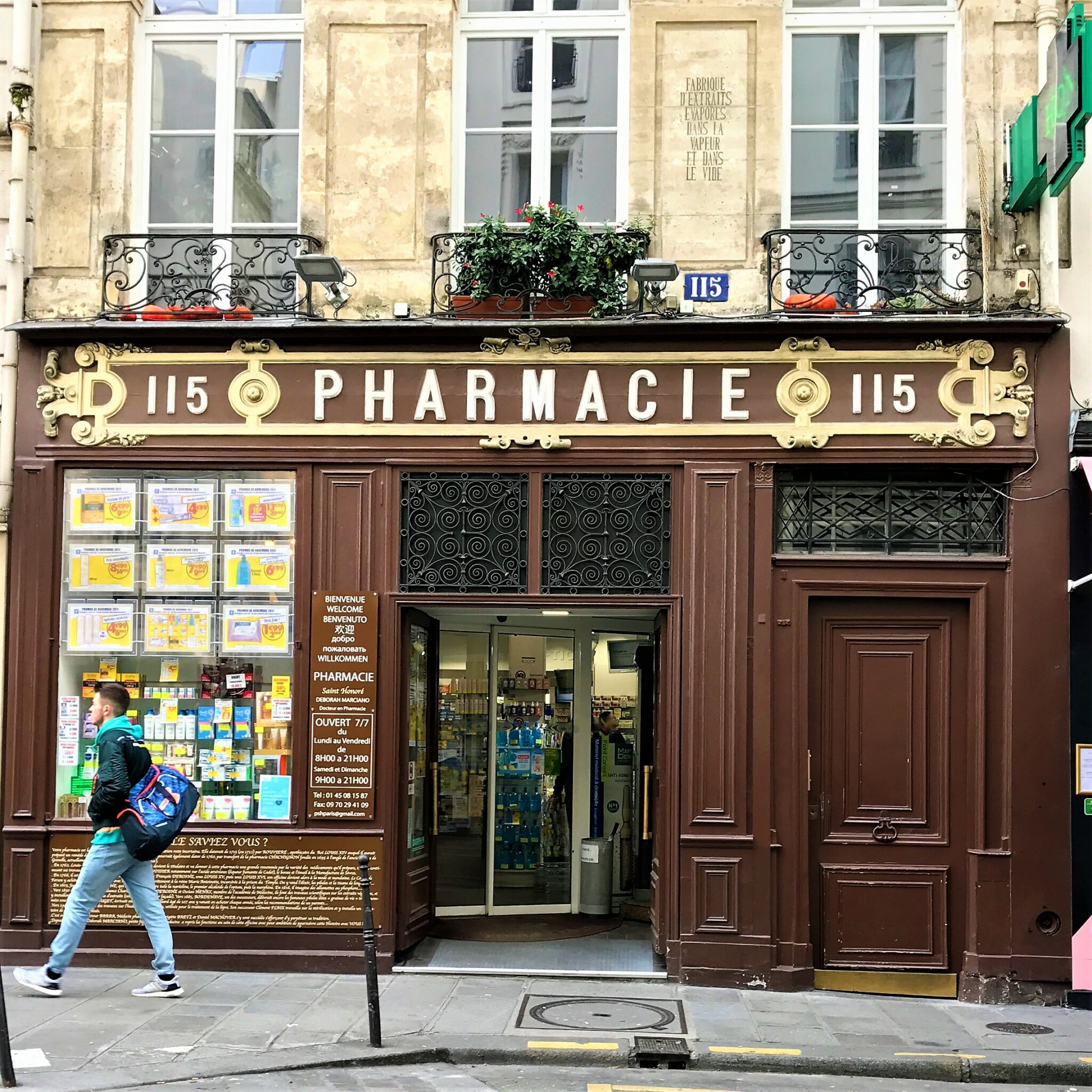 Pharmacie Paris 300 ans pour la pharmacie Saint Honoré