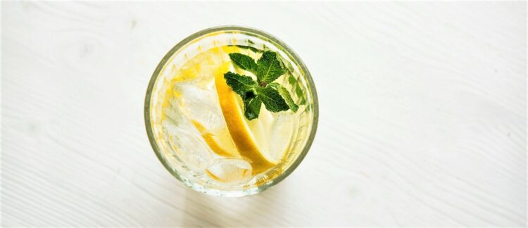 verre d'eau citron