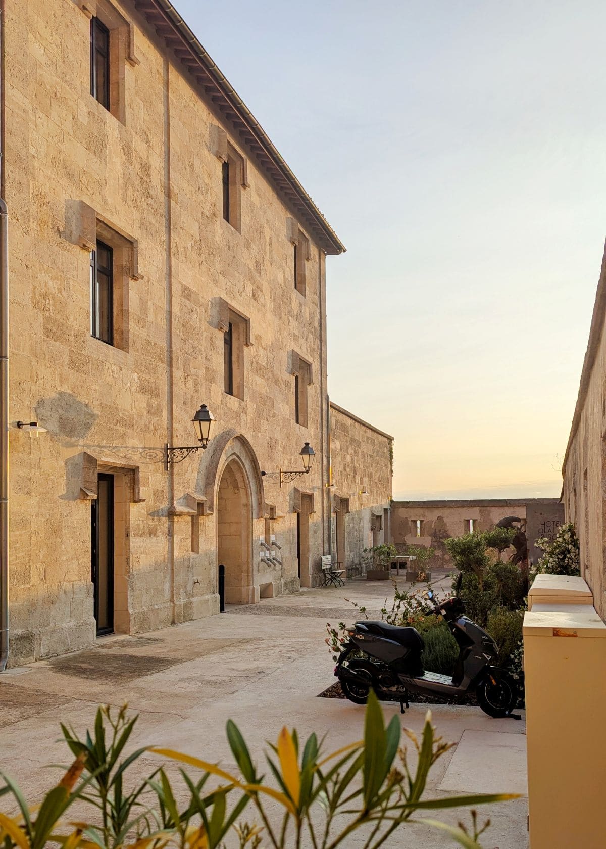 beziers avant de l hotel de la prison