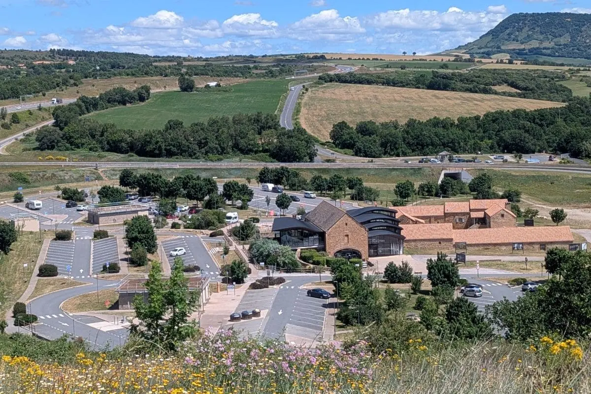 Aire du viaduc de Millau, 5 bonnes raisons de s'y arrêter ! aire de millau ou aire autoroute millau
