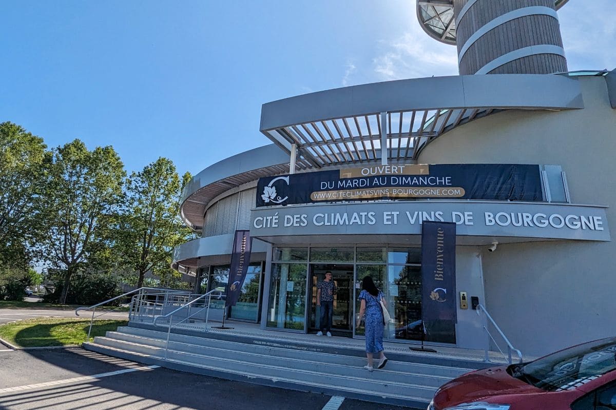 Visite de la cité des climats et Vins de Bourgogne cite des climats et des vins de bourgogne a macon