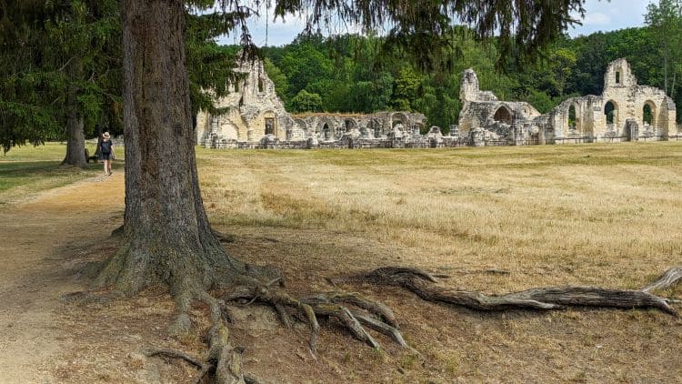 Week-end à vélo sur la voie verte de l'Ailette ruines de l abbaye de vauclair dans l aisne