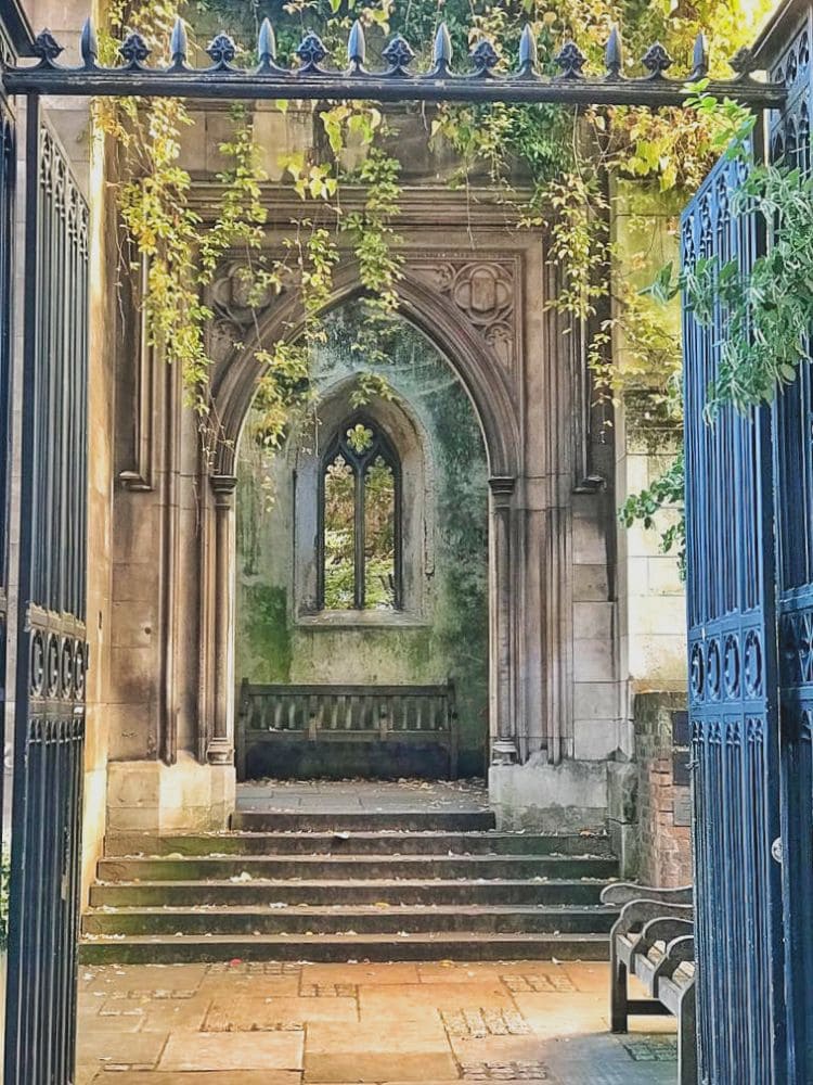 1 jour à Londres, 27 lieux sublimes à découvrir ! RUINES eglise st dunstan UK
