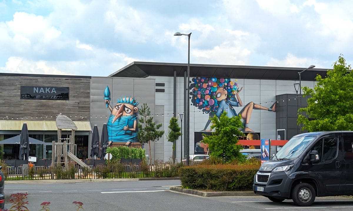 Musée Street Art au Clos du Chêne Montévrain ! oeuvres street art sur magasins au clos du chene