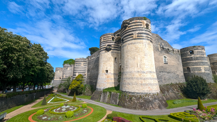 tours-du-chateau-angers