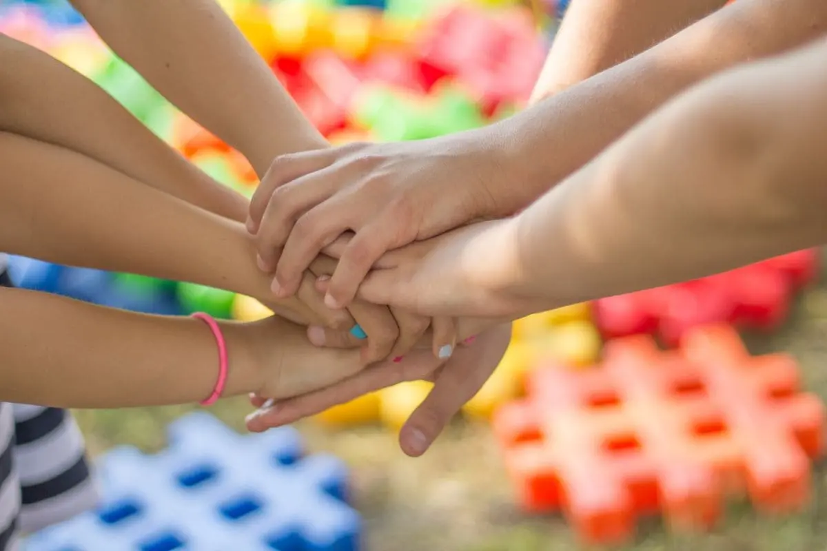 6 conseils pour alléger votre charge mentale et améliorer votre organisation personnelle travailler en equipe en famille