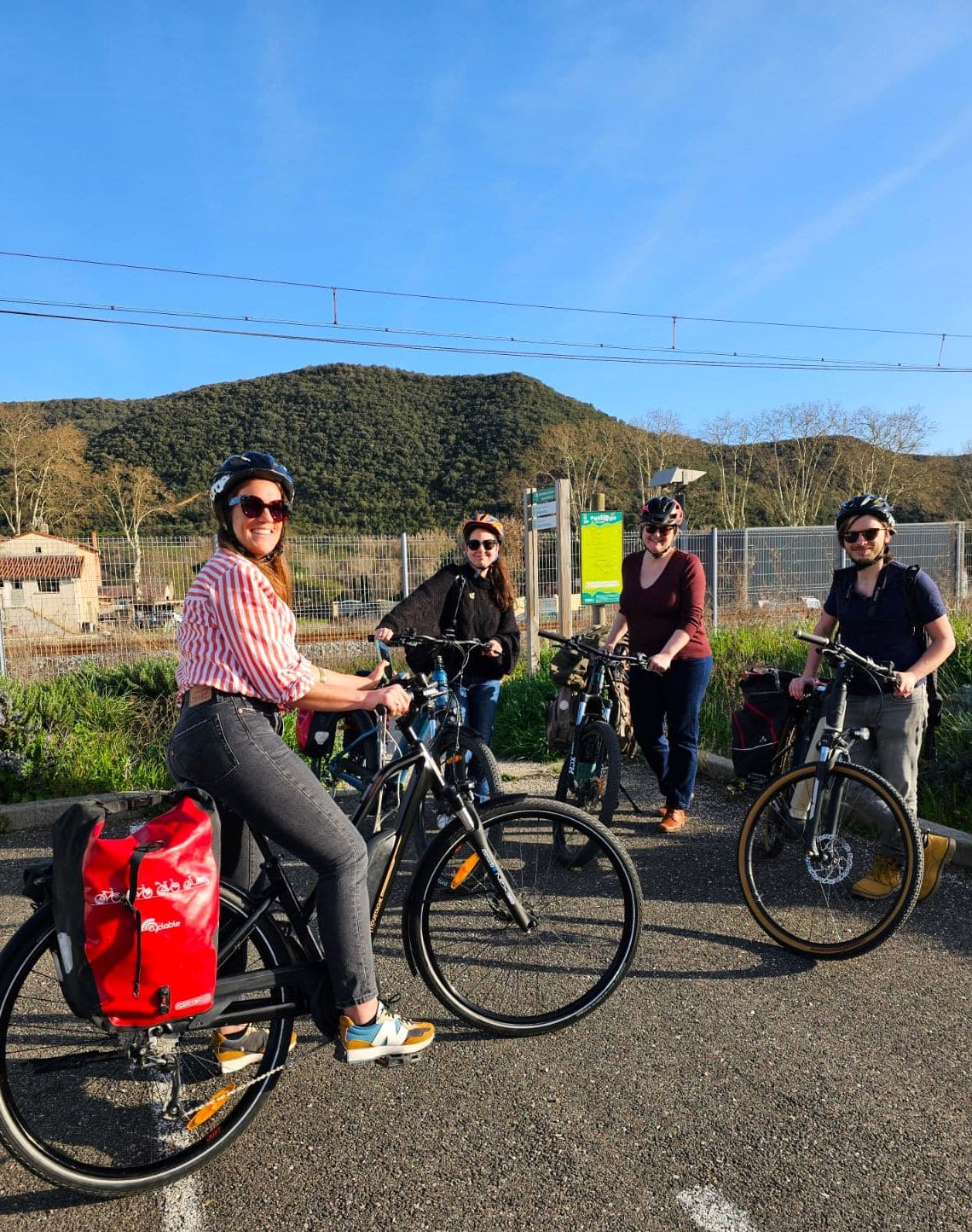 Week-end à vélo le long de la Passa Païs en Occitanie ! amis au depart de la voie verte passe pais a bedarieux