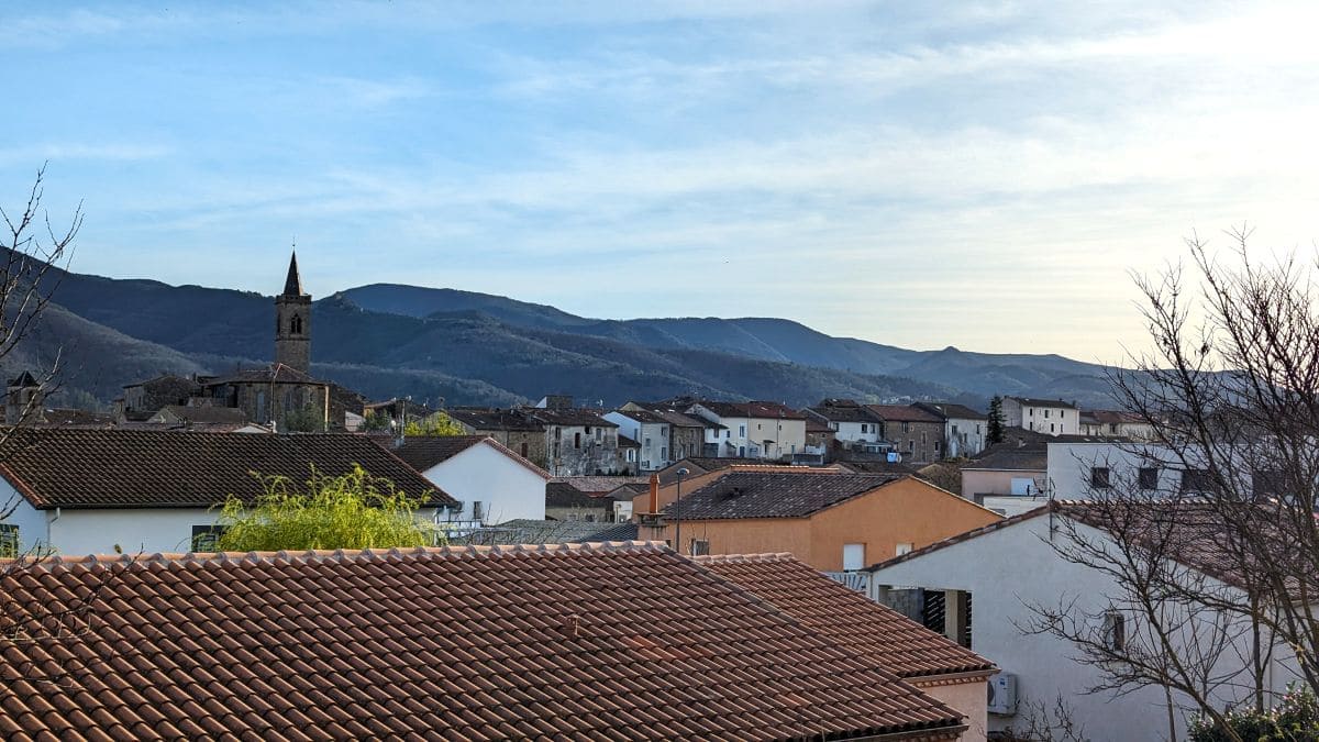Week-end à vélo le long de la Passa Païs en Occitanie ! toits herepian
