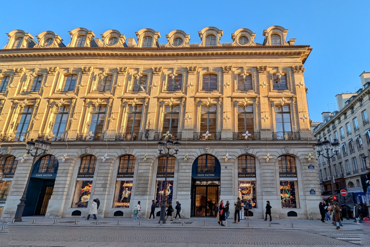 boutique-vuitton-place-vendome-paris-noel-2024