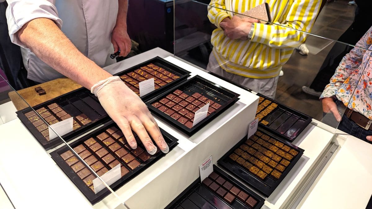 Explorez la Bourgogne du Sud en suivant la CycloRoute71 ! bonbons en chocolat maison dufoux la clayette