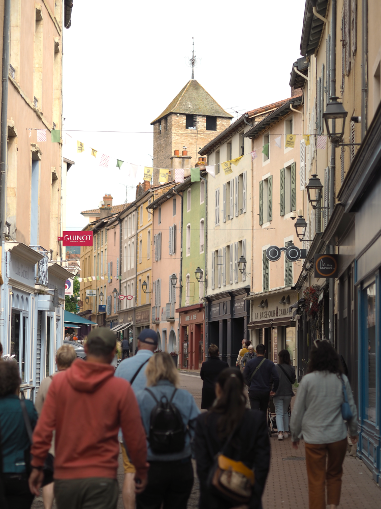 cluny-tour-des-fromages-vue-depuis-rue