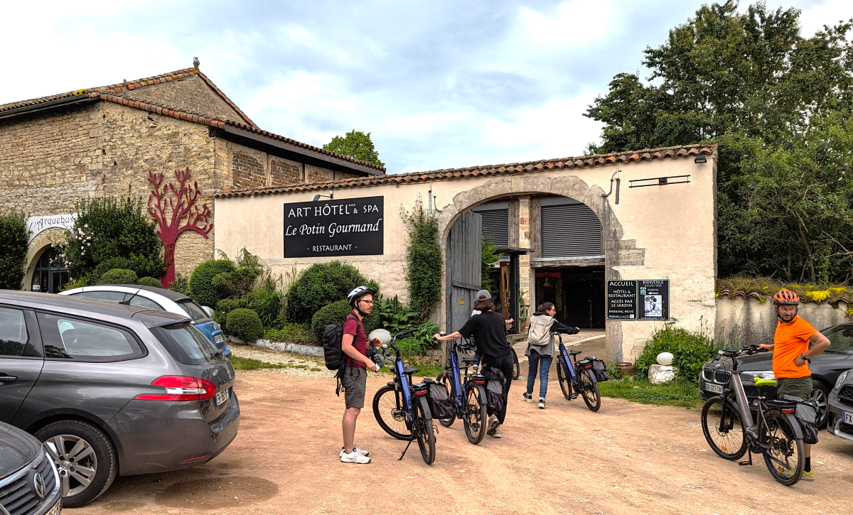 hotel-le-potin-gourmand-cluny-avant