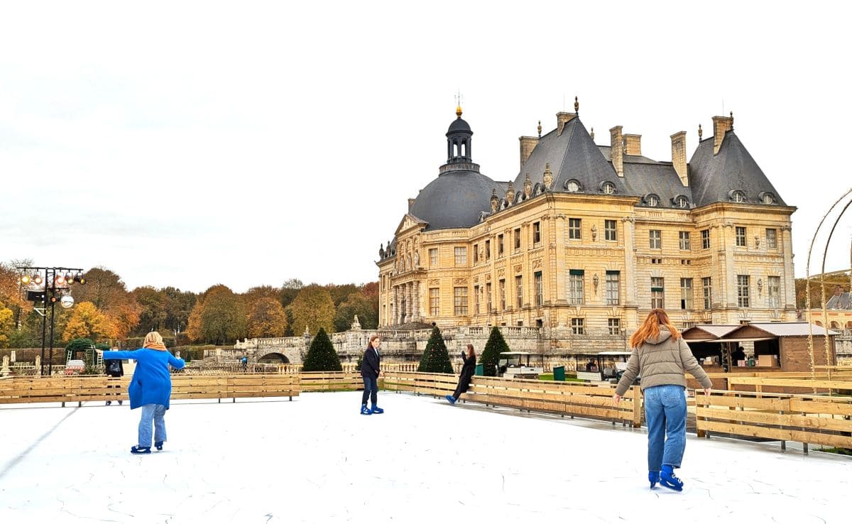Le sublime château de Vaux-le-Vicomte à Noël patinoire dans les jardins de vaux le vicomte