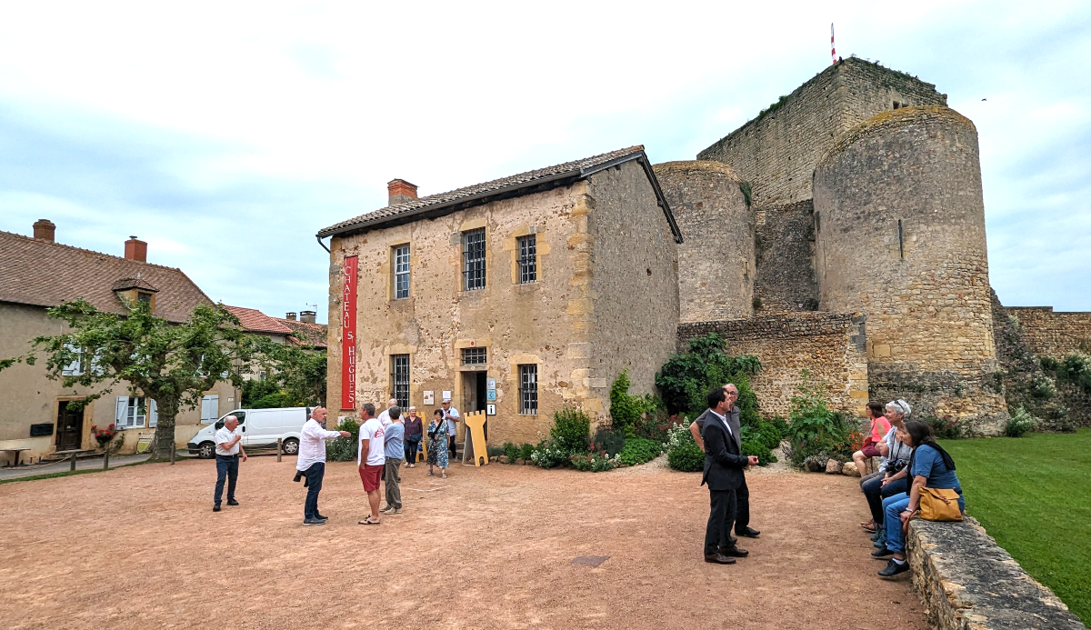 semur-chateau-saint-hugues-route-71