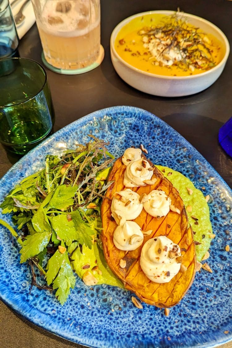 Le Tribe Table Clichy : voyage culinaire en Californie ! entrees servies au restaurant tribe table clichy