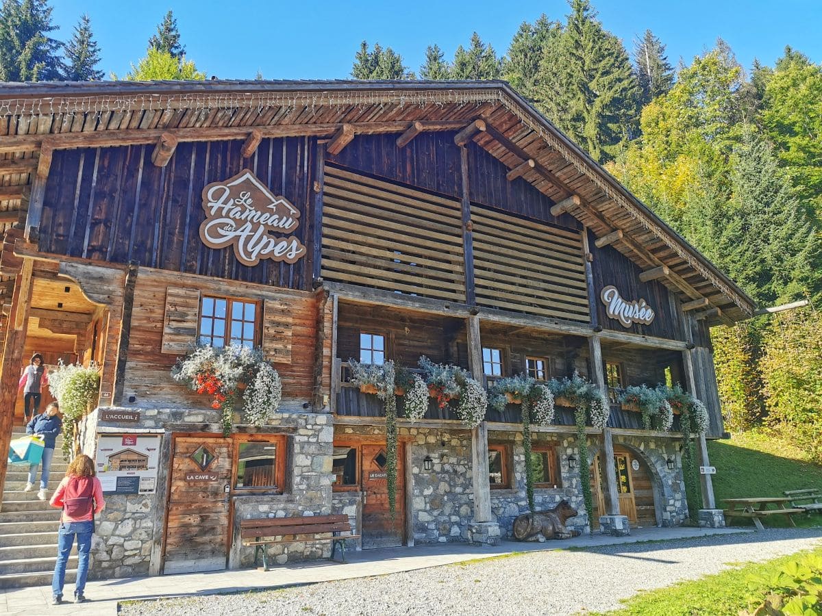 La route des fromages de Savoie 🧀| Activités et bonnes adresses ! hameau des alpes