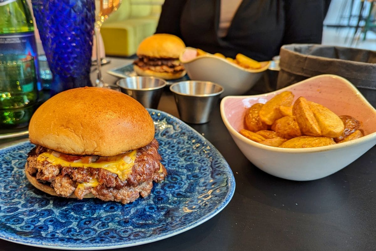 Le Tribe Table Clichy : voyage culinaire en Californie ! smash burger tribe table clichy