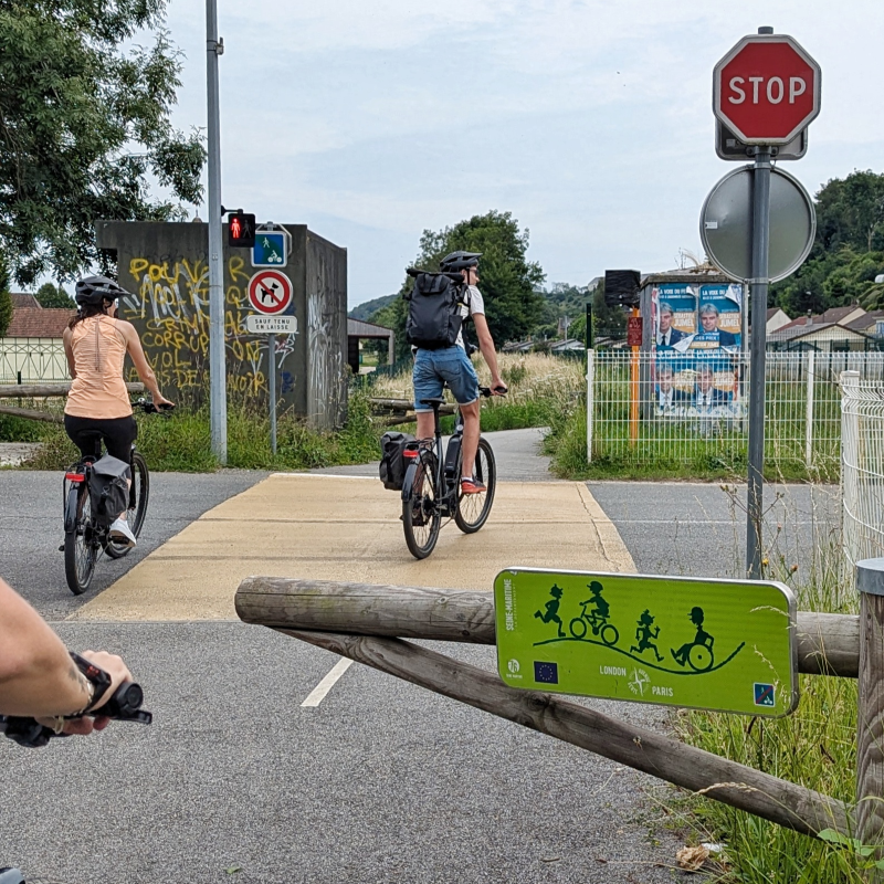 avenu verte paris a londres a velo signalisation carre 800