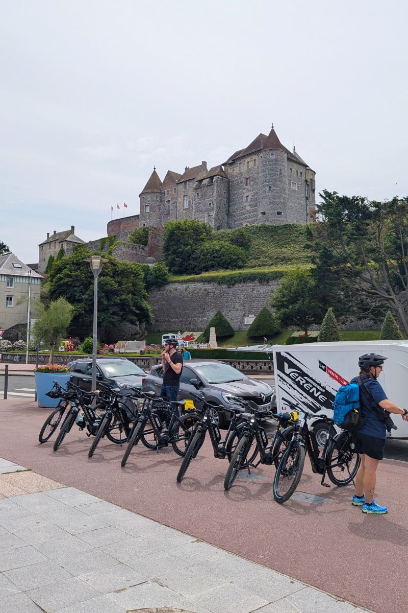 londres paris a velo preparation du depart a dieppe france 800