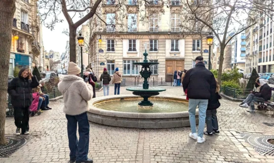 Visite Emily in Paris, lieux de tournage et secrets révélés !