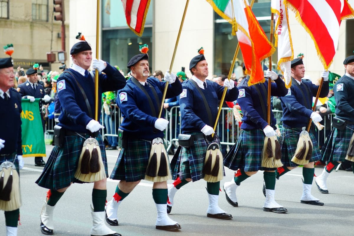 Parade Paddy O’Flaherty 🍀débarque à Paris pour célébrer la Saint-Patrick 2025 parade saint-patrick