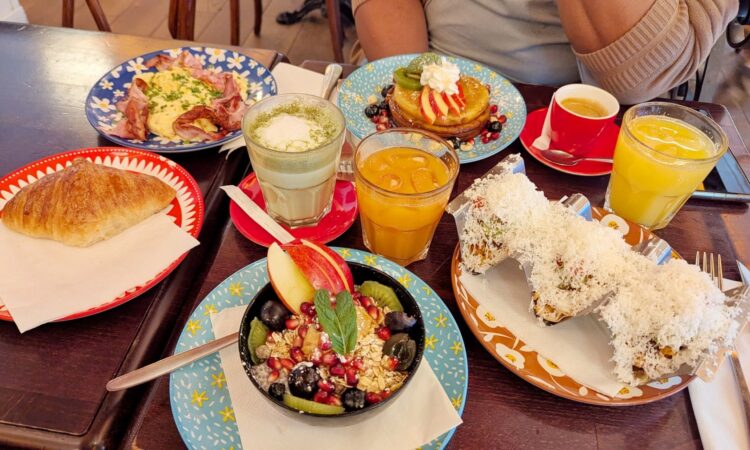 4 adresses de brunch pas cher à Paris 🥞🥗🍹