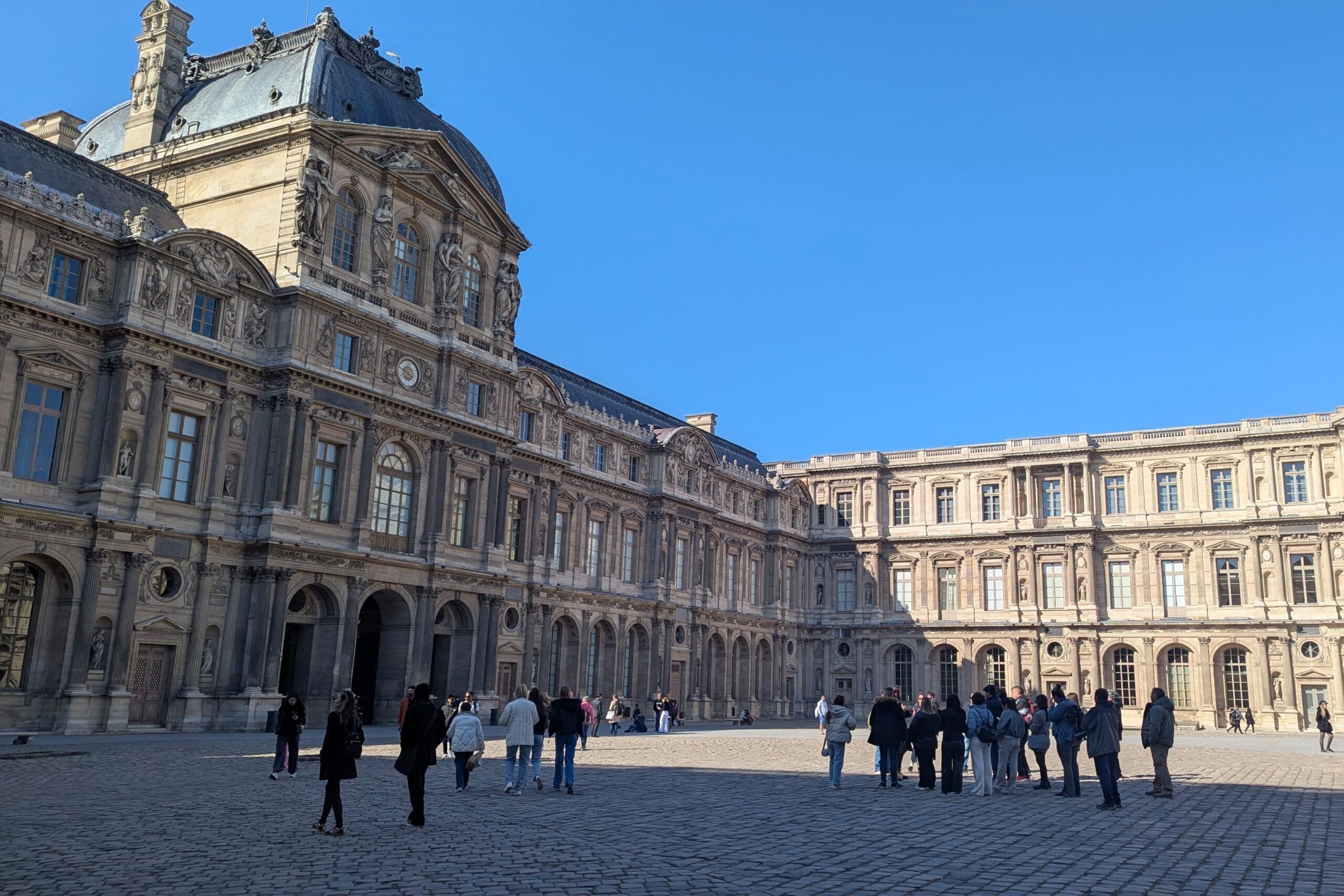 depart de la visite virtuelle du louvre par viality tour a paris
