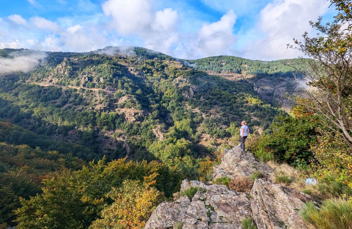 activités en pleine nature pour découvrir les Cévennes - point vue pendant la randonnee du villaret dans les cevennes