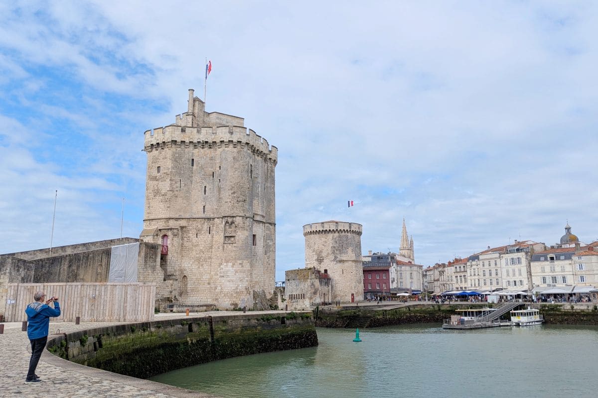 vue sur les tours de la rochelle