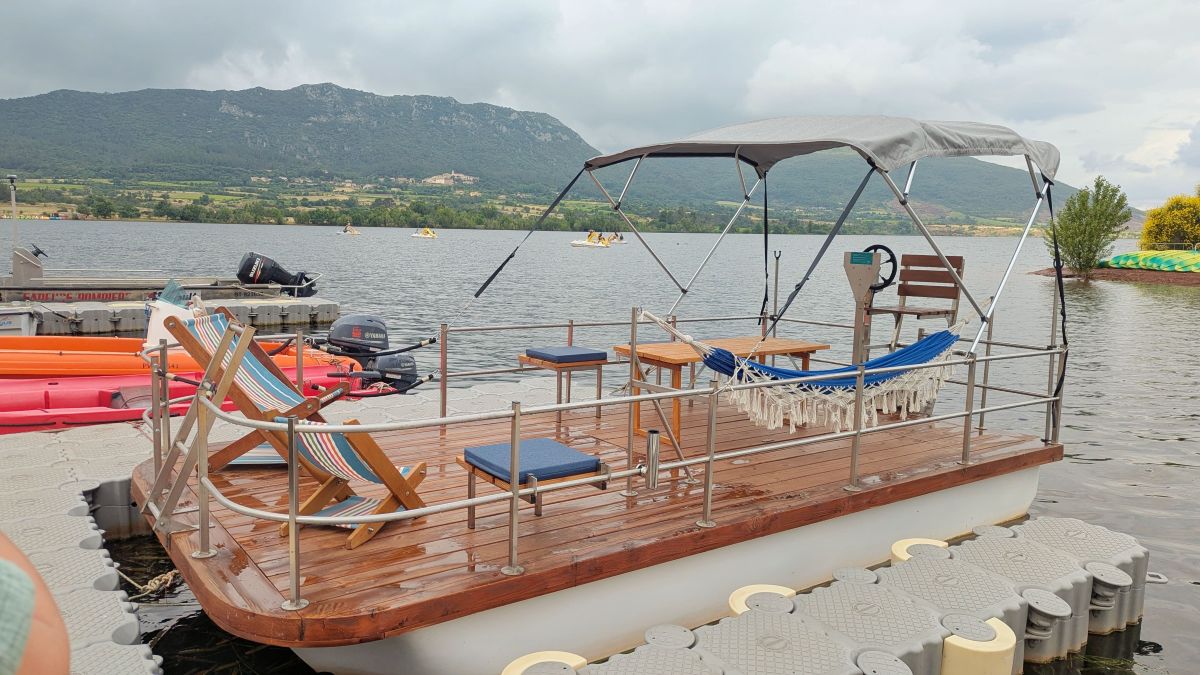 bateau electrique salon flottant lac du salagou