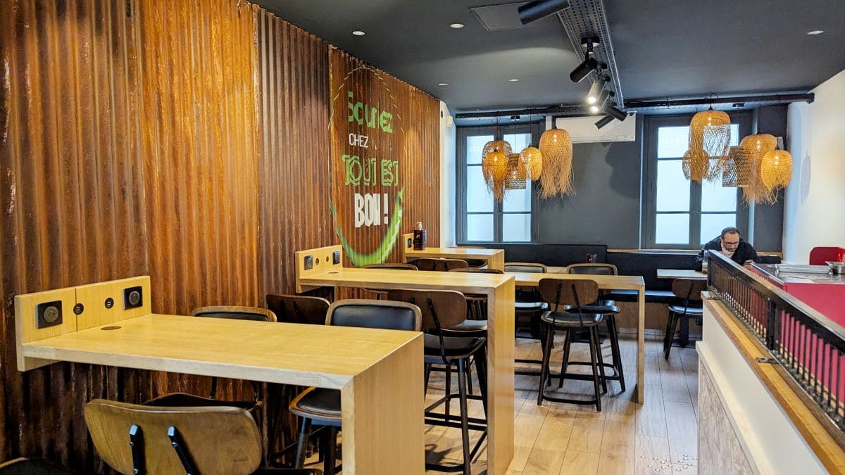 vue sur salle de restauration de Nachos a neuilly sur seine