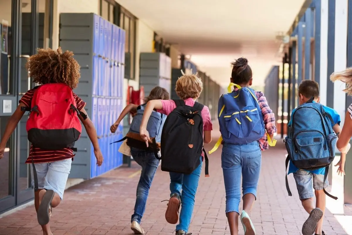 vetements d occasion pour la rentree scolaire des enfants