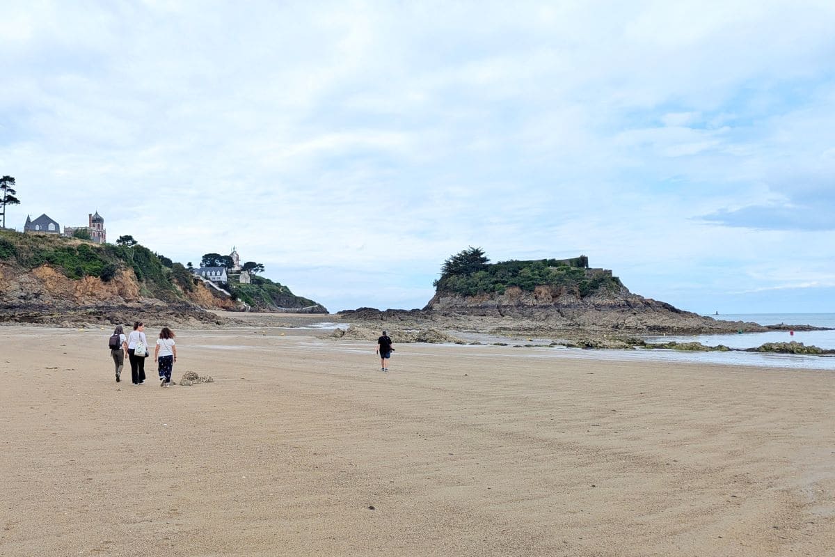 vers l ile de la comtesse depuis la plage de la comtesse
