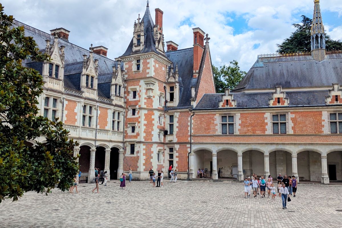 chateau de blois cour interieure aile louis 12