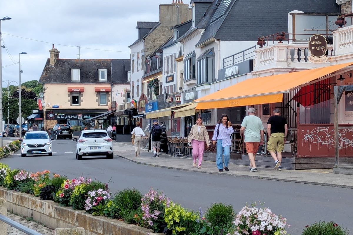 flaner sur le port de binic etables sur mer en baie de saint brieuc