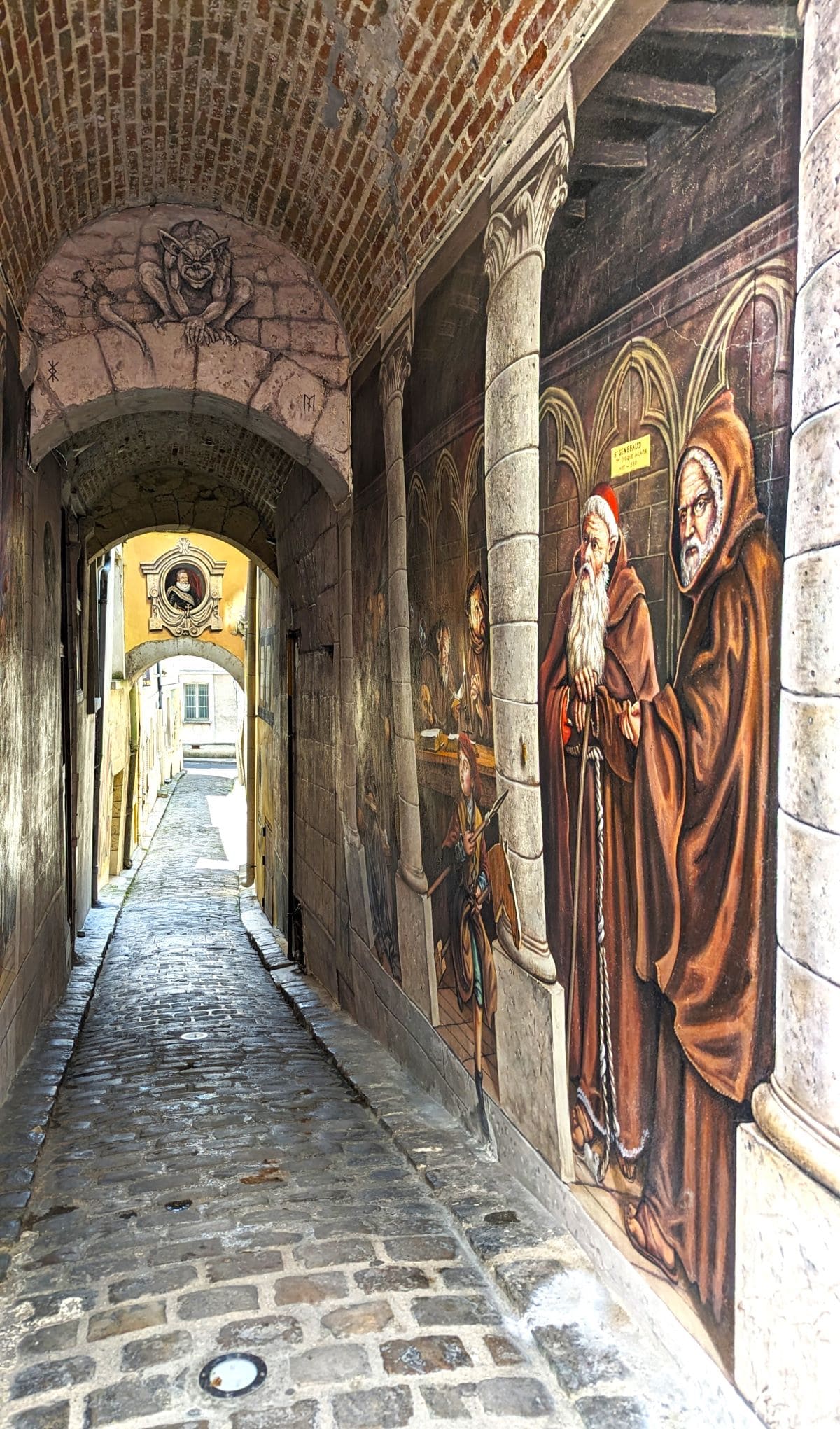 fresques murales du passage temporel rue des neufliers a laon