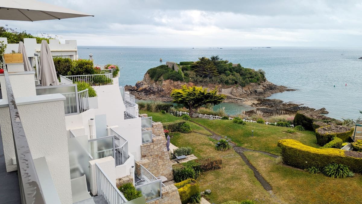 vue sur l ile de la comtesse a Saint-Quay-Portrieux depuis l hotel Ker Moor