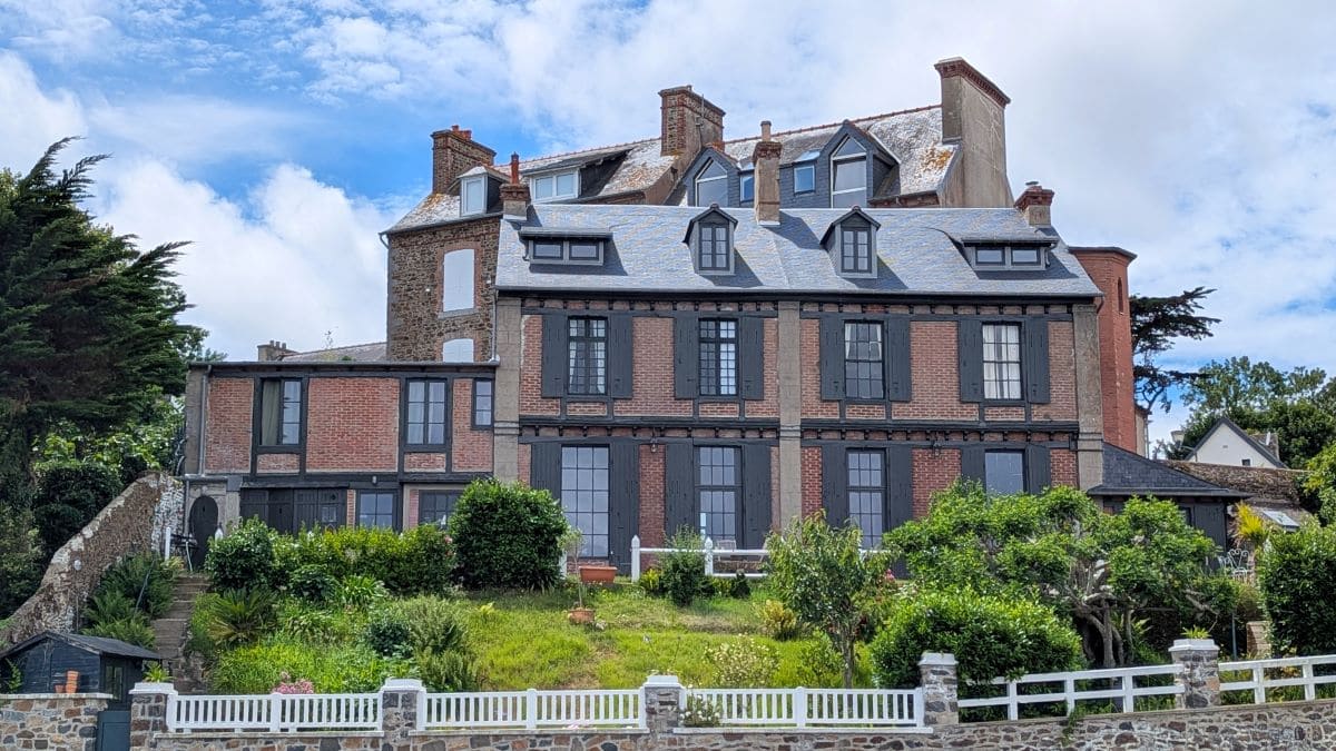 maison balneaire avec vue sur le port de saint-quay-portrieux cotes d armor