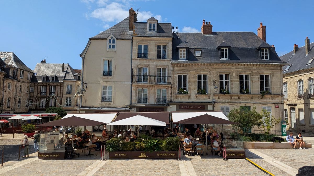 terrasse restaurant le parvis a laon dans l aisne