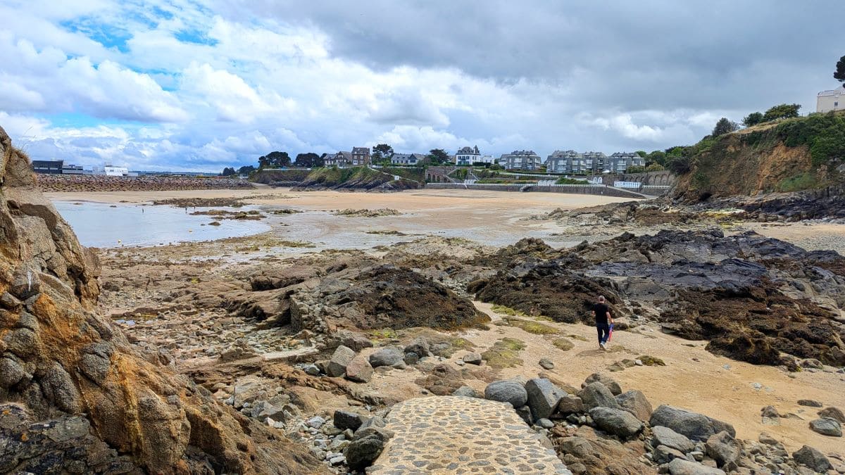 depuis l ile de la comtesse vers la plage de la comtesse