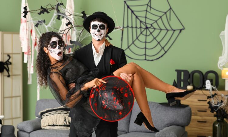 Les déguisements Halloween pour couple 🎃 : tendances 2025