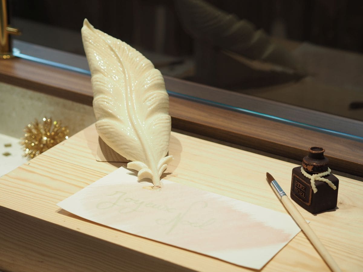 message secret du pere noel avec buche de noel 2025 par adrien salavert