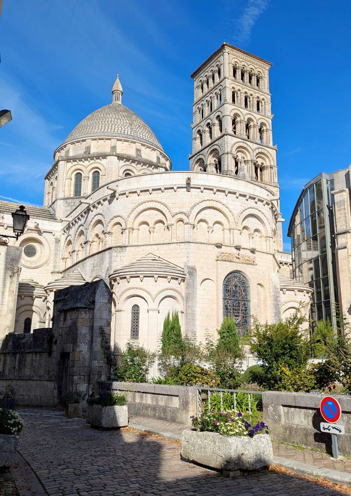 cathedrale saint pierre d angouleme en charente