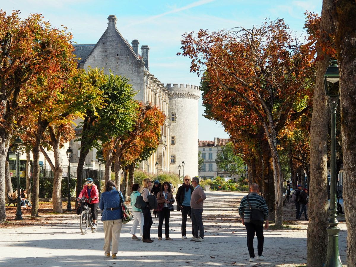 chateau angouleme vue depuis la place new york