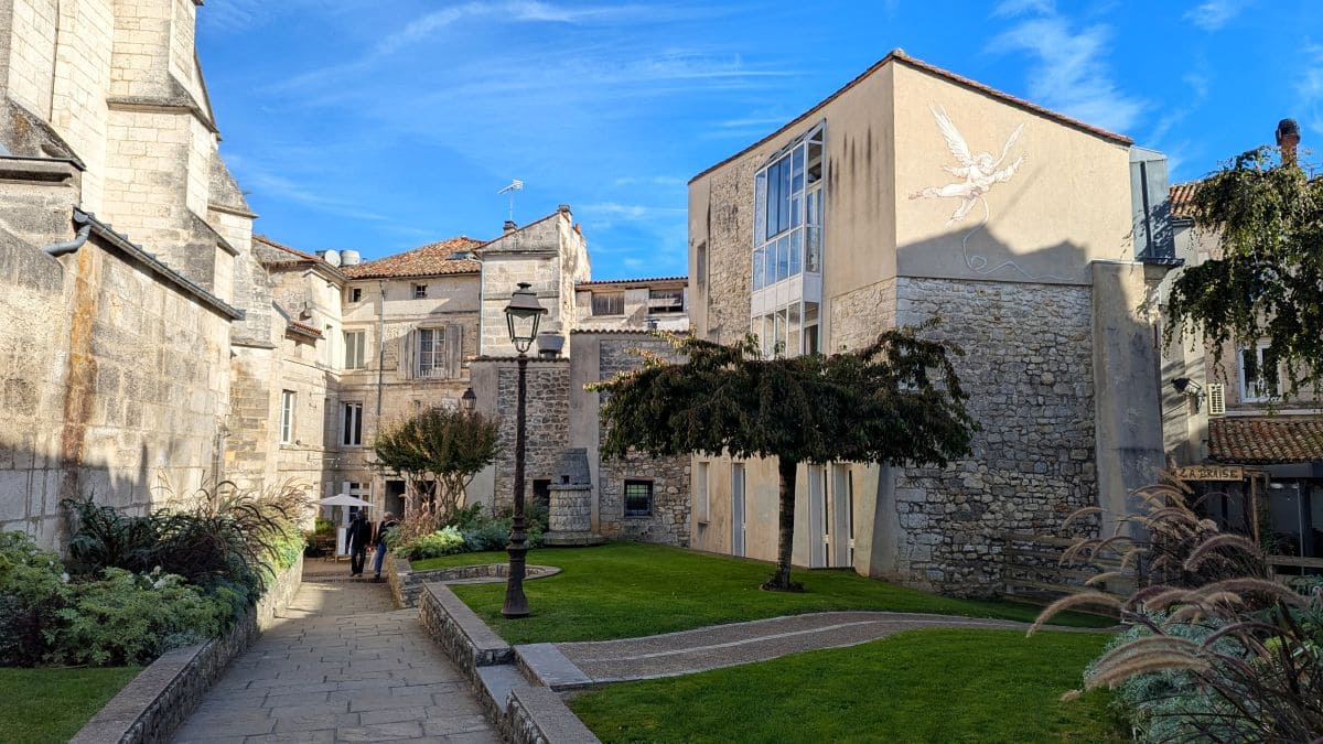 place saint andre dans le vieil angouleme