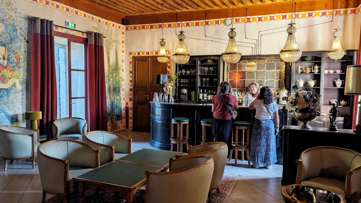 bar de l hotel du chateau de siran dans l herault