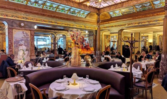 Brasserie Mollard, dégustez les meilleurs fruits de mer dans un décor Belle Epoque !