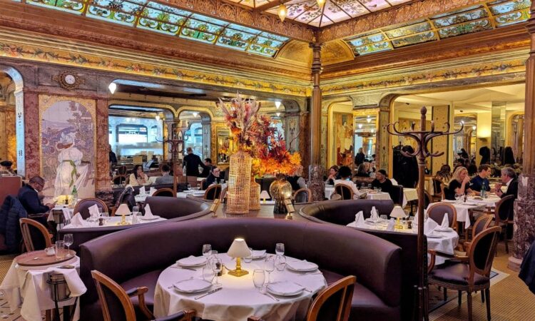 Brasserie Mollard, dégustez les meilleurs fruits de mer dans un décor Belle Epoque !