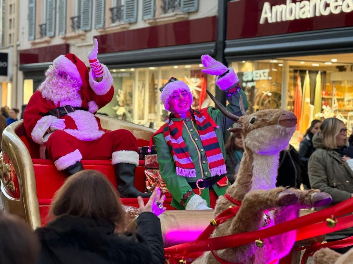 Noël à Bercy Village 🎅🏻🎄 : 3 raisons magiques d’y assister ✨ passage du pere noel a bercy village