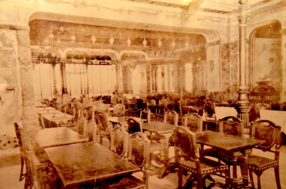 photo ancienne de la salle du restaurant mollard a paris